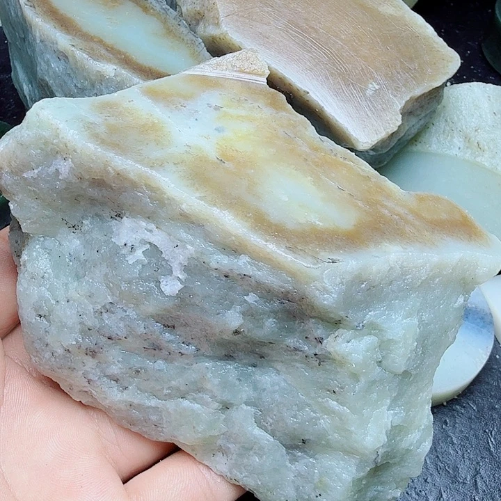 未镶嵌和田玉（糖玉）珠宝奇石