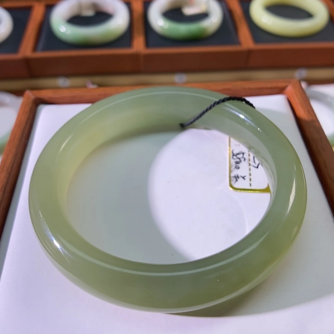 【闪购商品】未镶嵌手镯和田玉