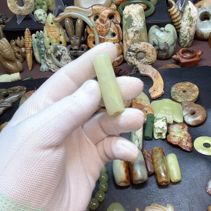 未镶嵌岫岩老玉（透闪石质玉）车挂风****人