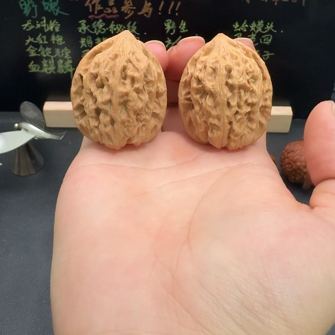 37北京老款鸡心文玩核桃