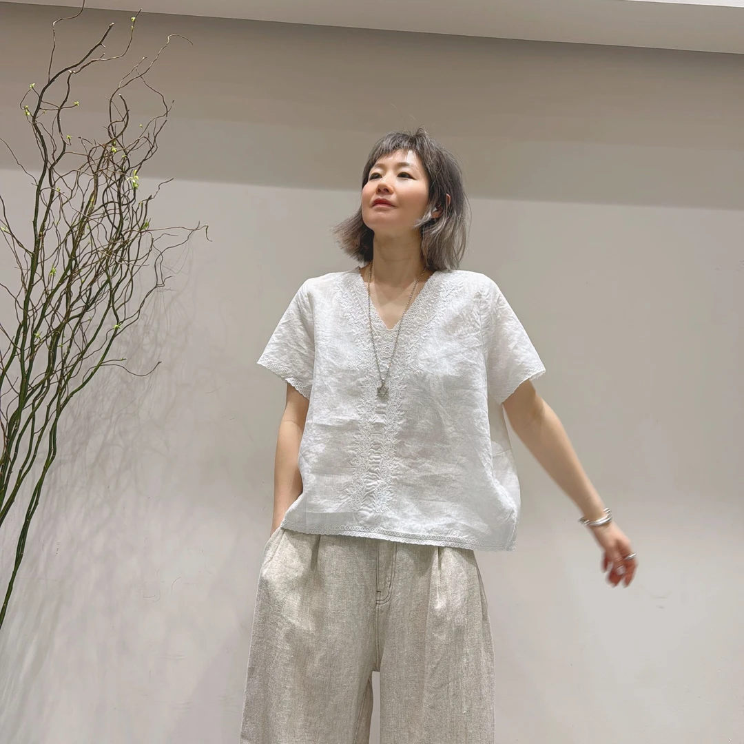 喜悦出品｜凤梨百合｜立裁V领刺绣工艺感亚麻衬衣