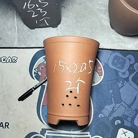 红泥新品两个花盆微瑕