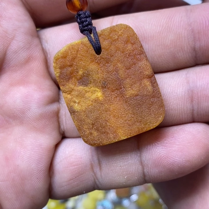 蜜蜡未镶嵌裸石吊坠