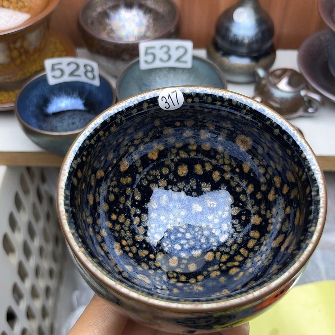 茶盏您好他超级显腿长