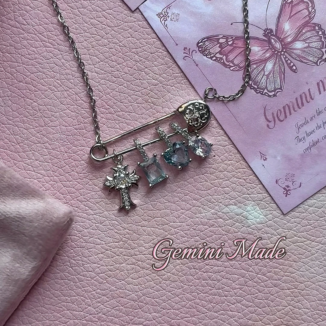 钛钢项链 别针十字架项链女小众高级感别针超闪镶钻锆石锁骨链