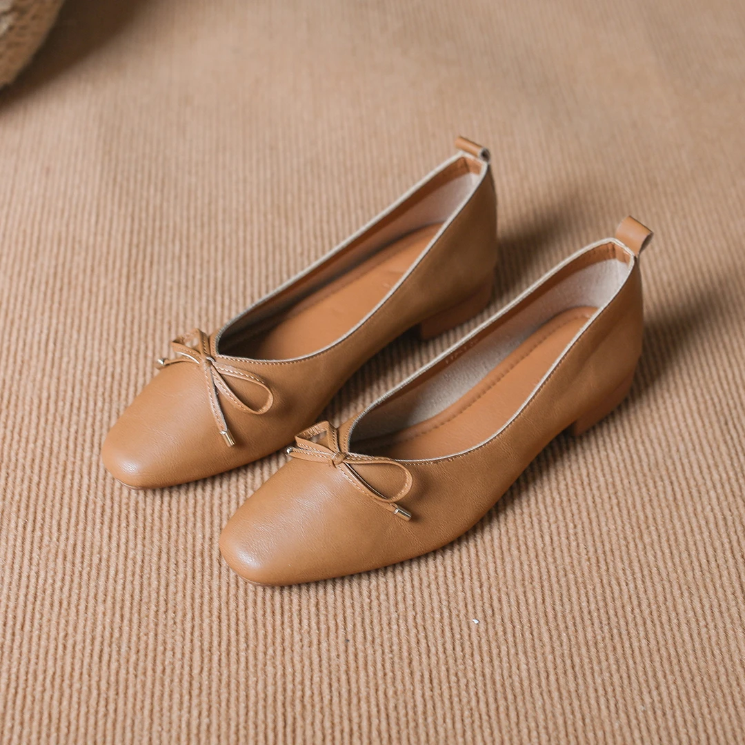 单鞋女粗跟2025年新款百搭真皮小方头软皮软底时尚舒适V口工作鞋