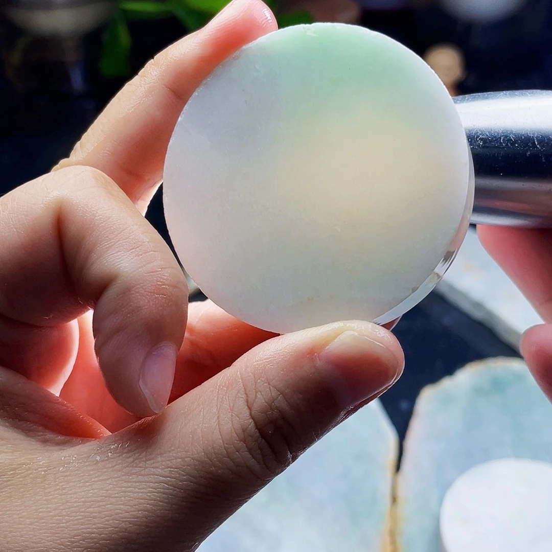 翡翠未镶嵌颈饰毛料12