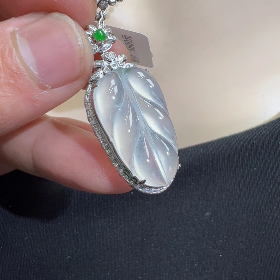 翡翠吊坠(不含链)18K金镶嵌