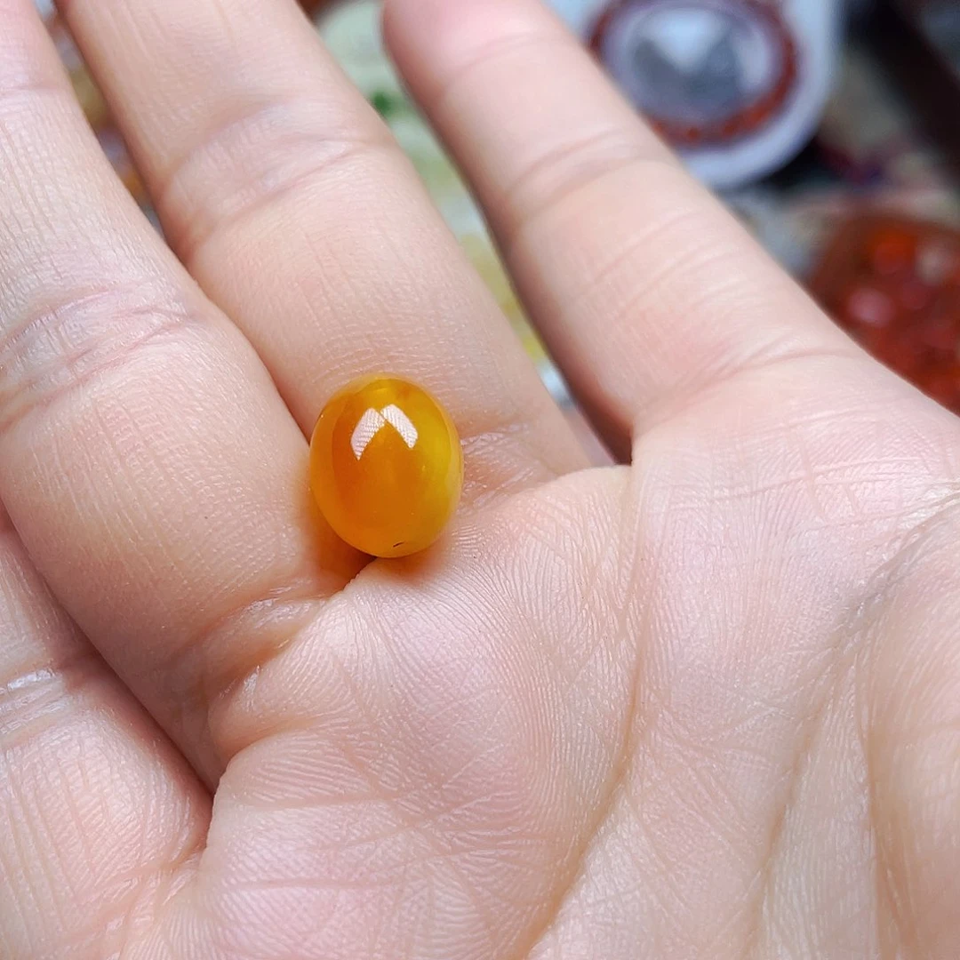 琥珀裸石未镶嵌少****?订制