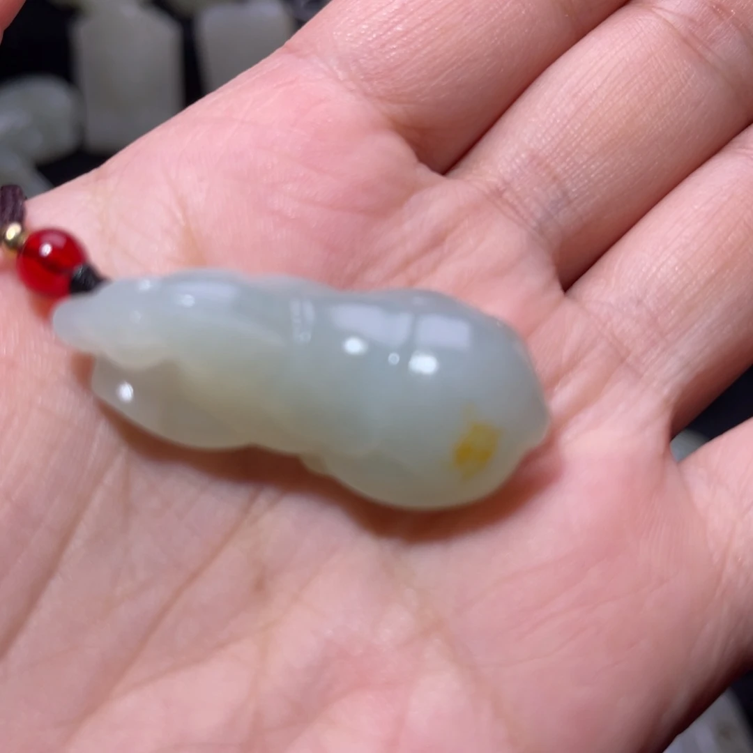 和田玉未镶嵌颈饰当****事