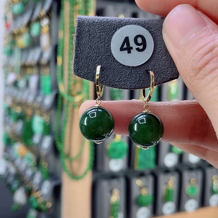 18K金镶嵌和田玉耳饰