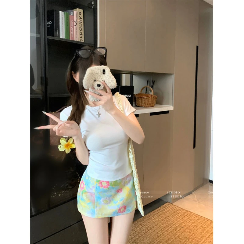 甜辣妹套装女夏季2025新款白色短袖T恤高腰显瘦印花半身裙两件套