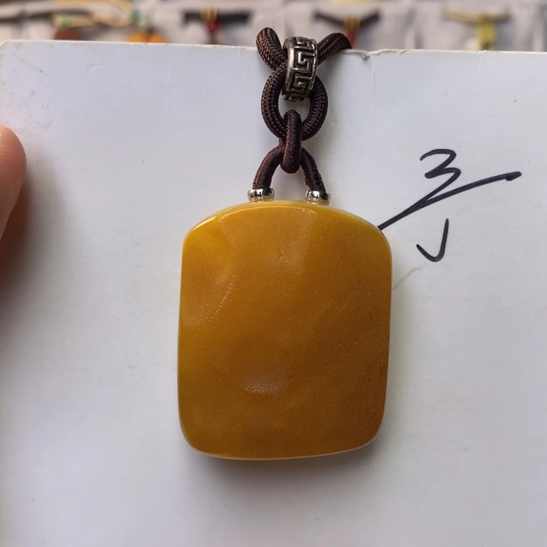 未镶嵌琥珀珠宝奇石