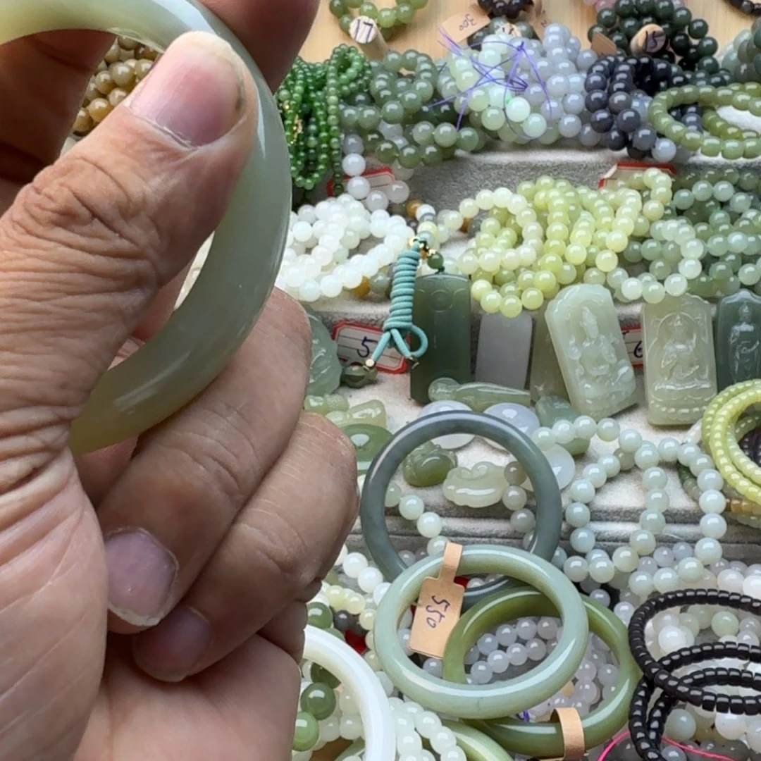 缪***锦未镶嵌手链和田玉