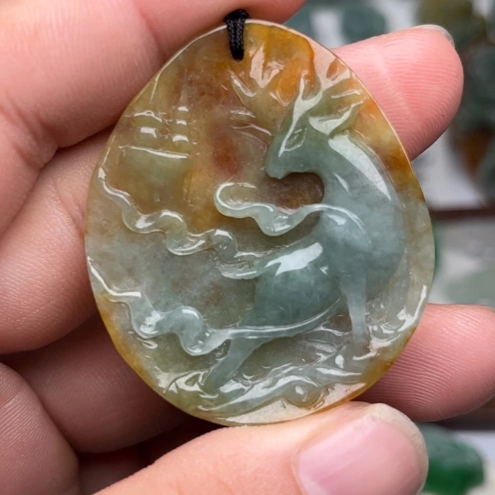 颈饰未镶嵌翡翠鹿牌