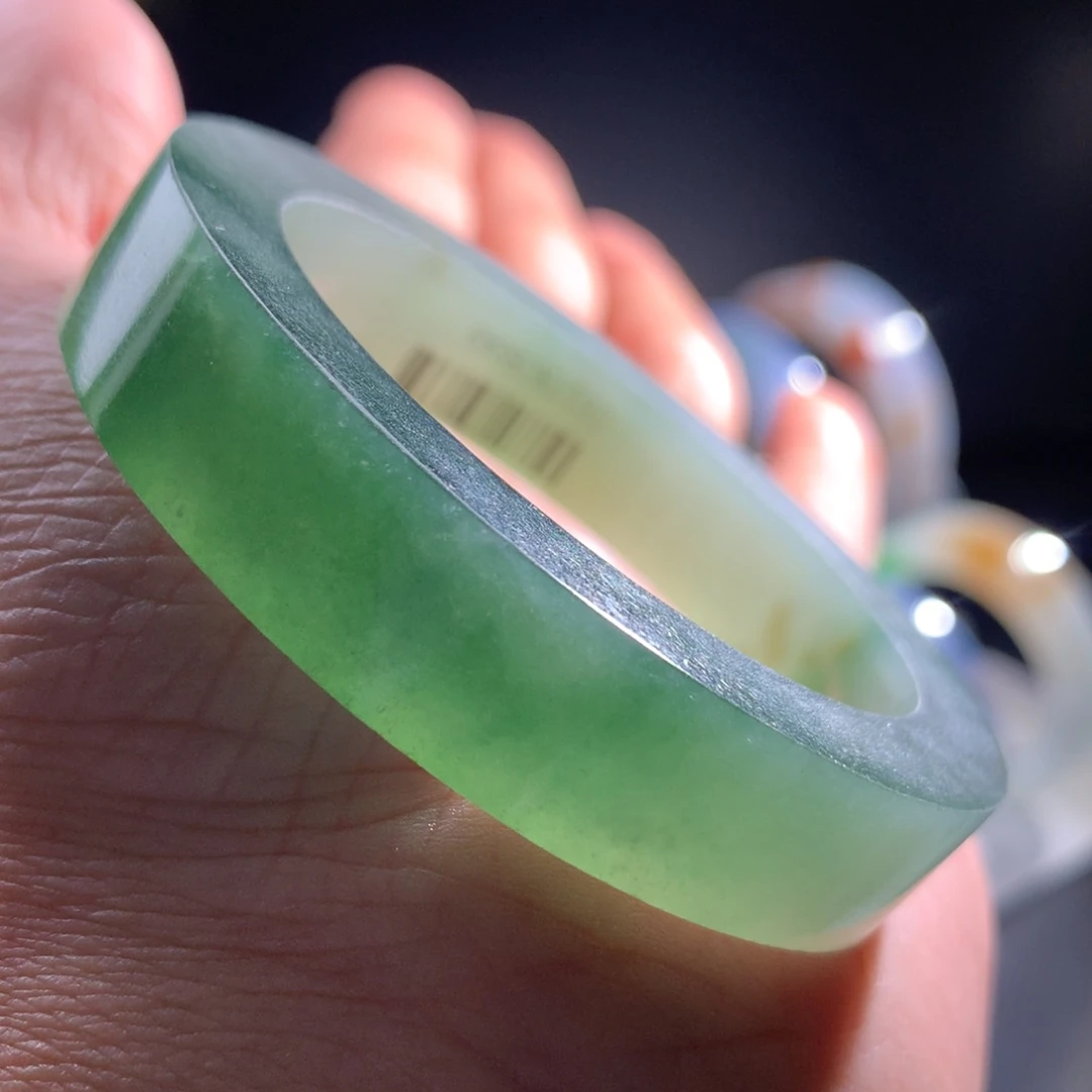 未镶嵌手镯定制翡翠