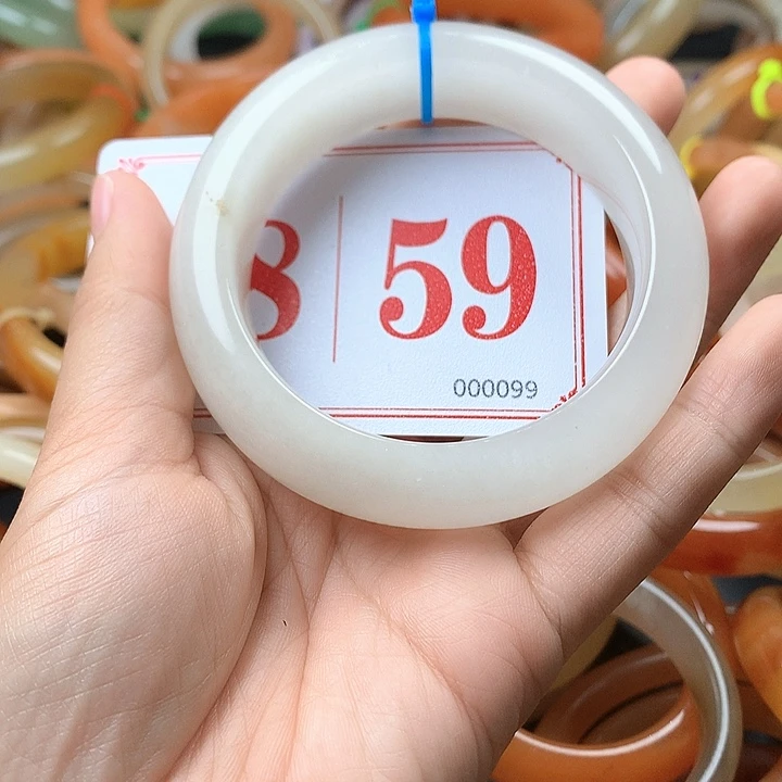 未镶嵌石英质玉（黄龙玉）手镯