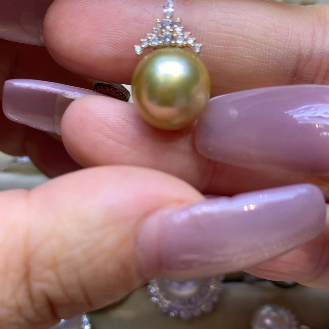 颈饰18K金镶嵌海水珍珠