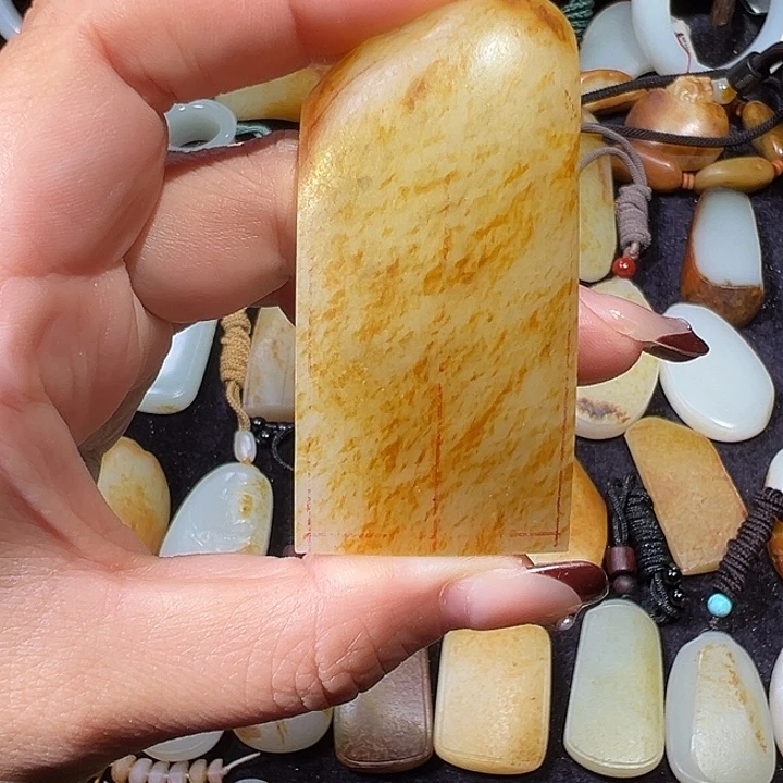 辉***…和田玉未镶嵌吊坠(不含链)不退不换