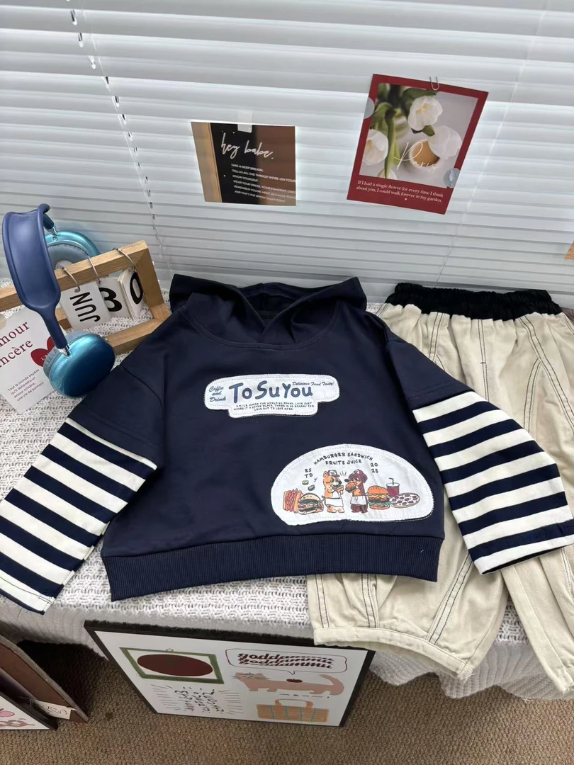 韩系男小童拼接条纹卡通贴布印花连帽款上衣男宝宝宽松款卫衣