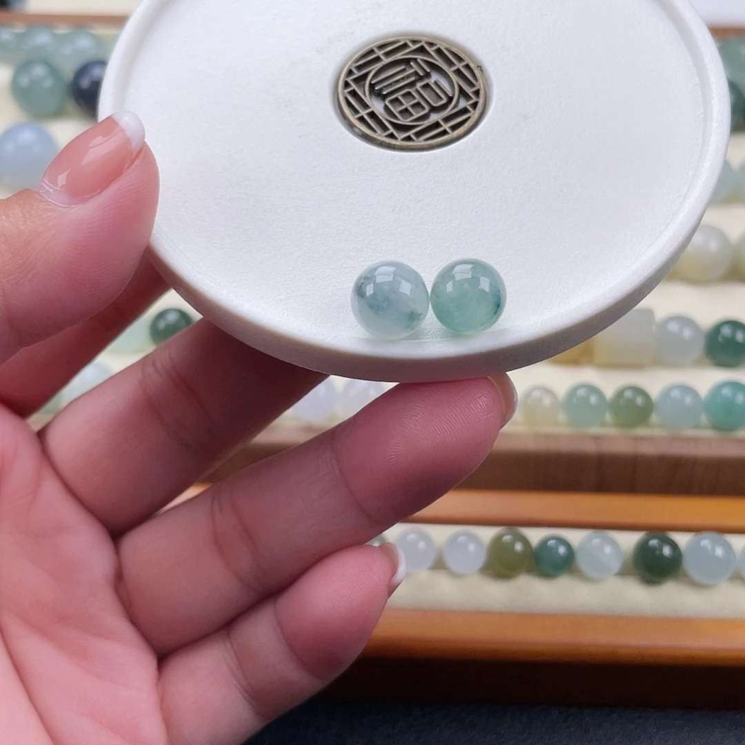 翡翠散珠天然翡翠a货飘花有小纹一对卡8+