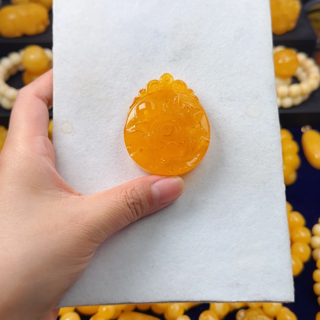 蜜蜡未镶嵌颈饰牡丹花吊坠