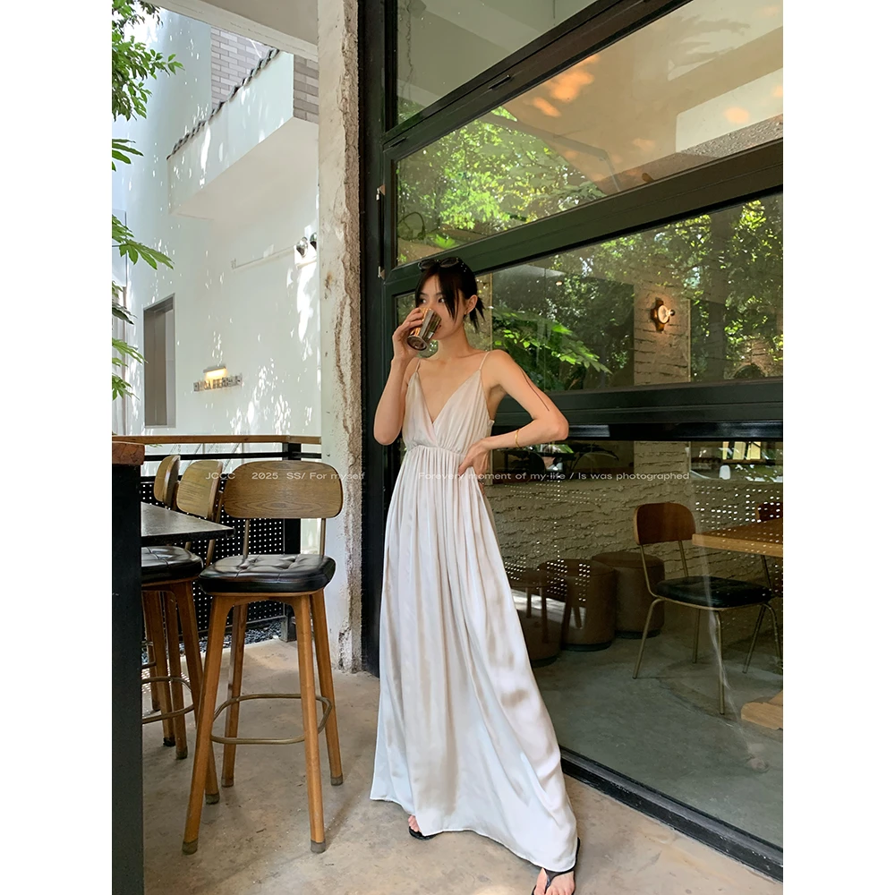 JCCC影子【优雅光泽】银灰色假日宽松光泽感V领吊带裙JE5ESL10