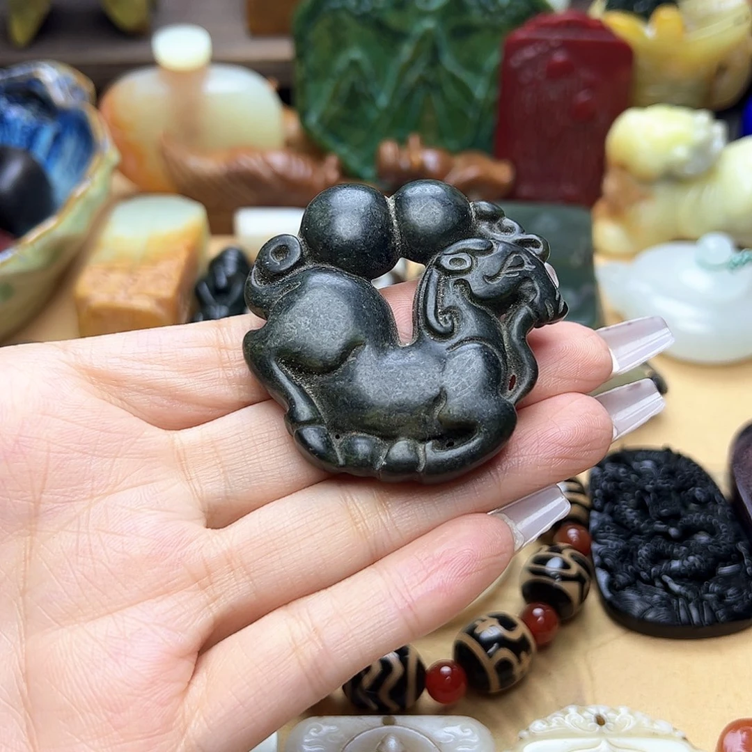 蛇纹石玉未镶嵌颈饰