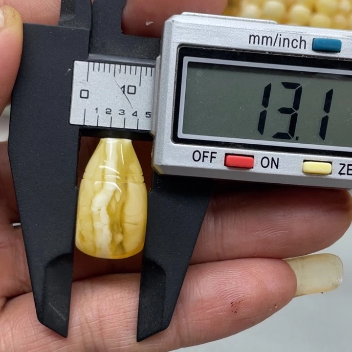 裸石琥珀未镶嵌三通