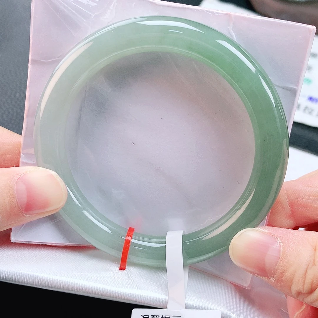 未镶嵌手镯（圆镯）翡翠57冰绿