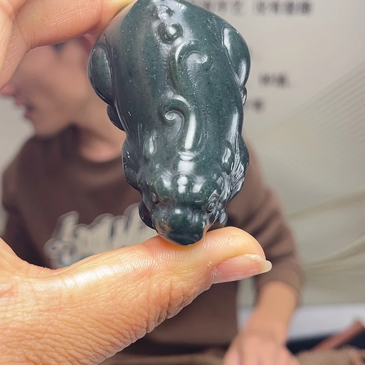 和田玉未镶嵌把件