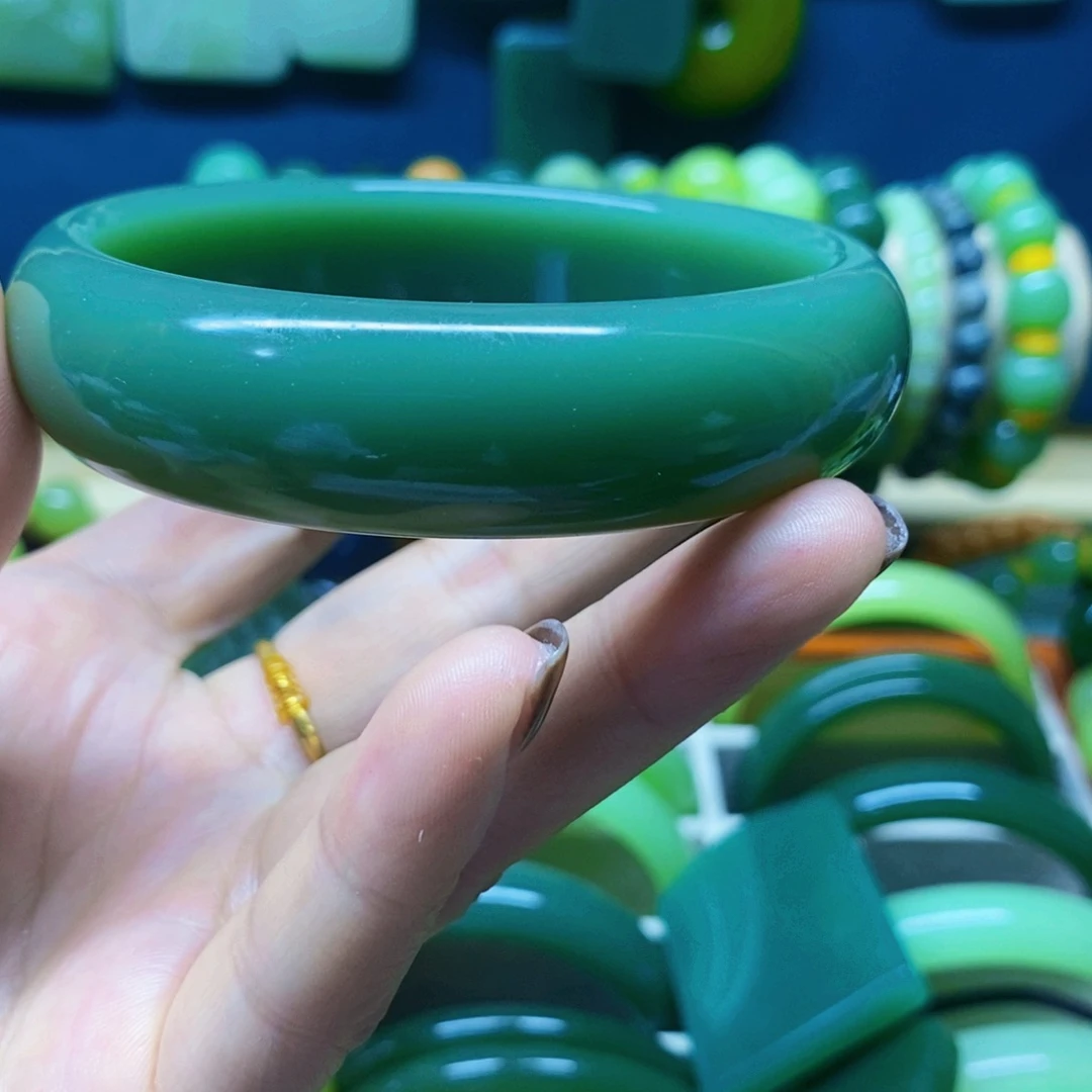 东***山和田玉（糖玉）未镶嵌摆件