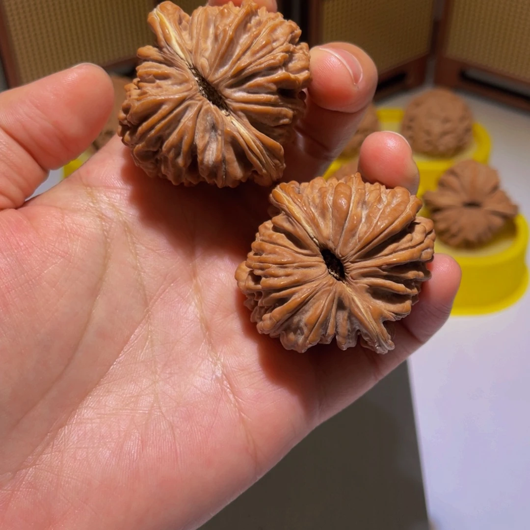 奔***巴桃核把件45全品四座楼53克