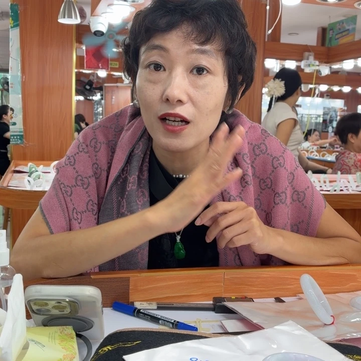 菲***秋翡翠手镯未镶嵌意向金