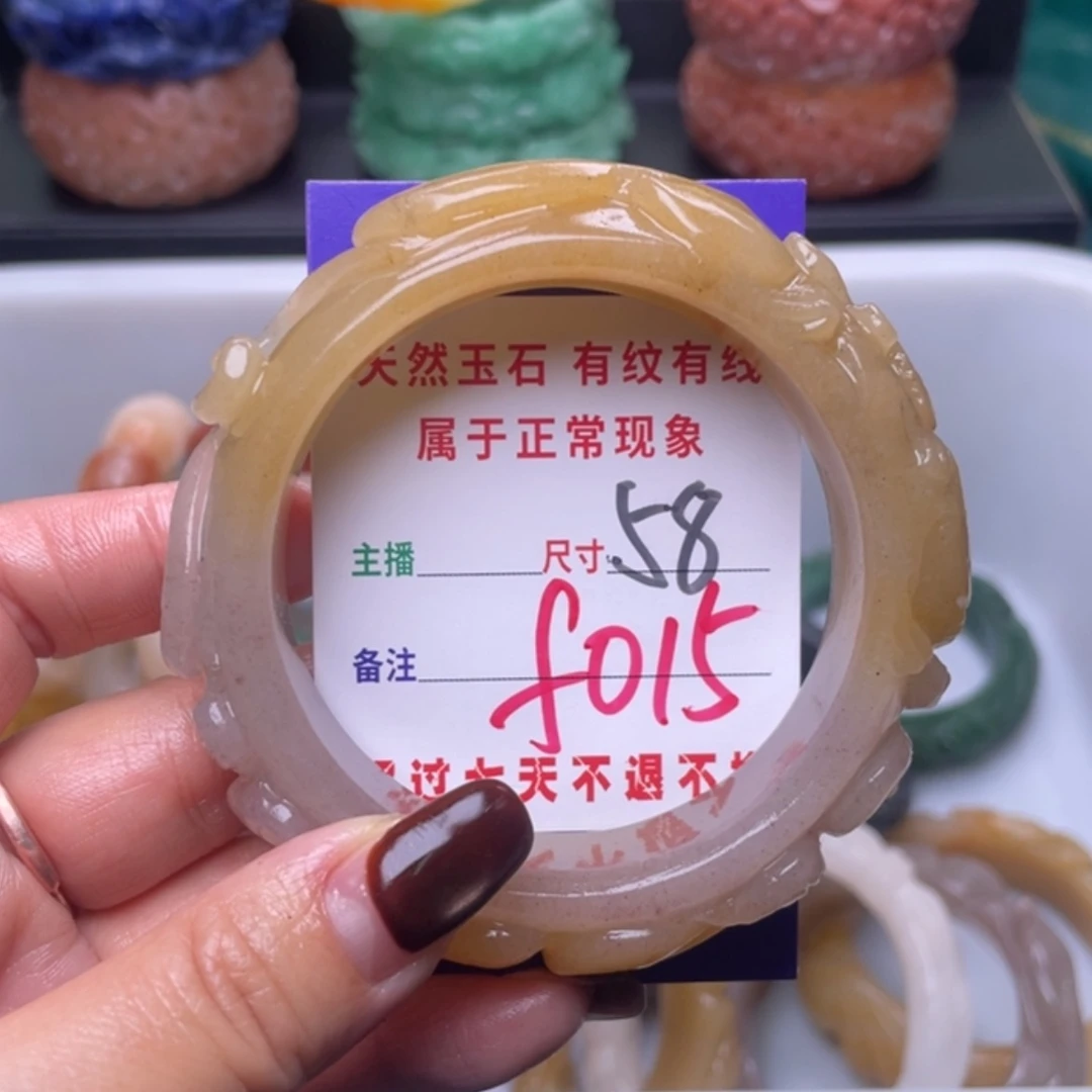 【闪购商品】未镶嵌手镯（圆镯）石英质玉