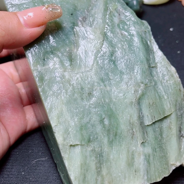 和田玉（糖玉）未镶嵌珠宝奇石