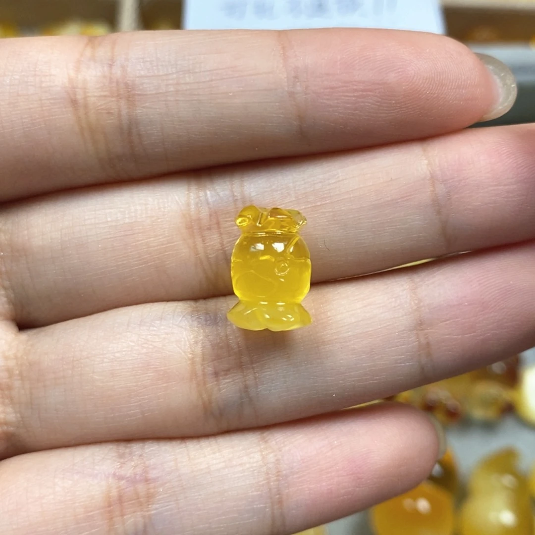 未镶嵌颈饰琥珀糖果