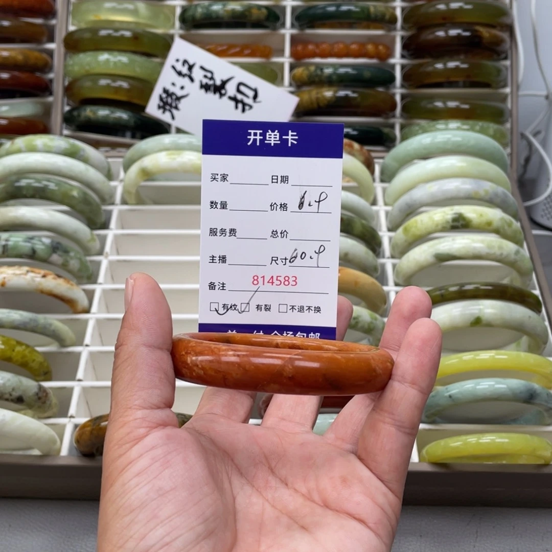颜***颜蛇纹石玉未镶嵌手镯