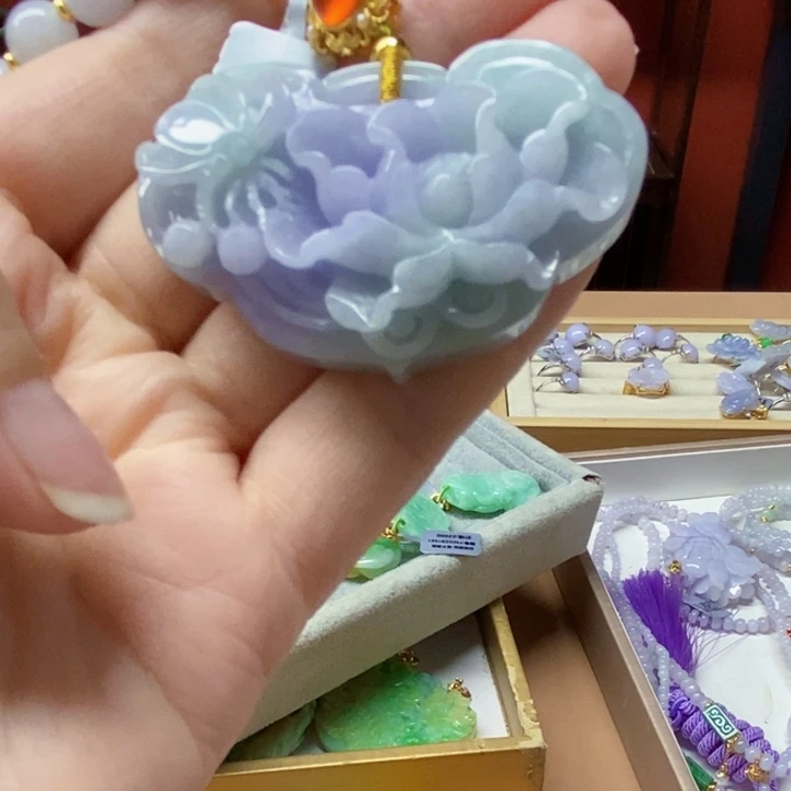 翡翠未镶嵌颈饰吊坠