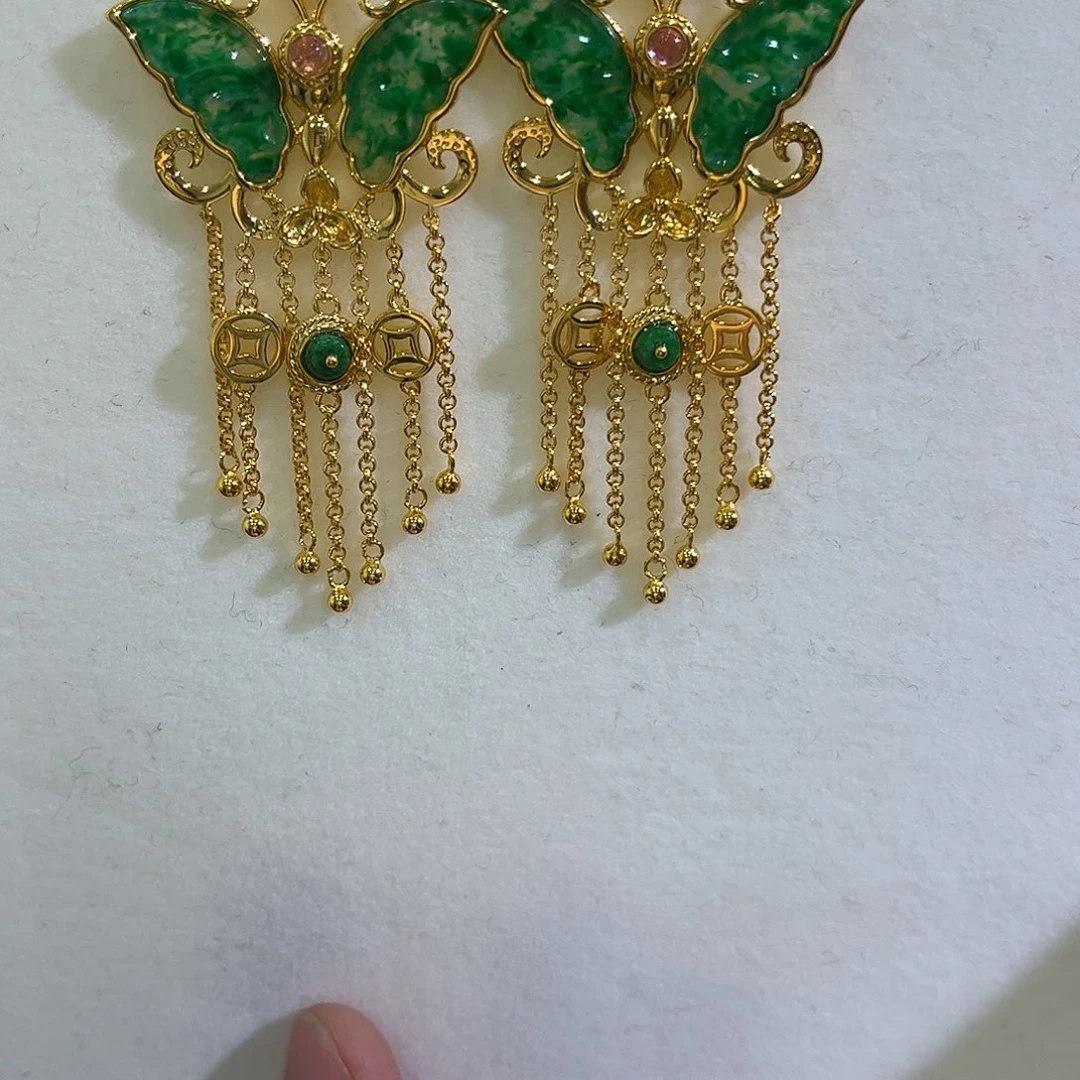 翡翠未镶嵌颈饰炸