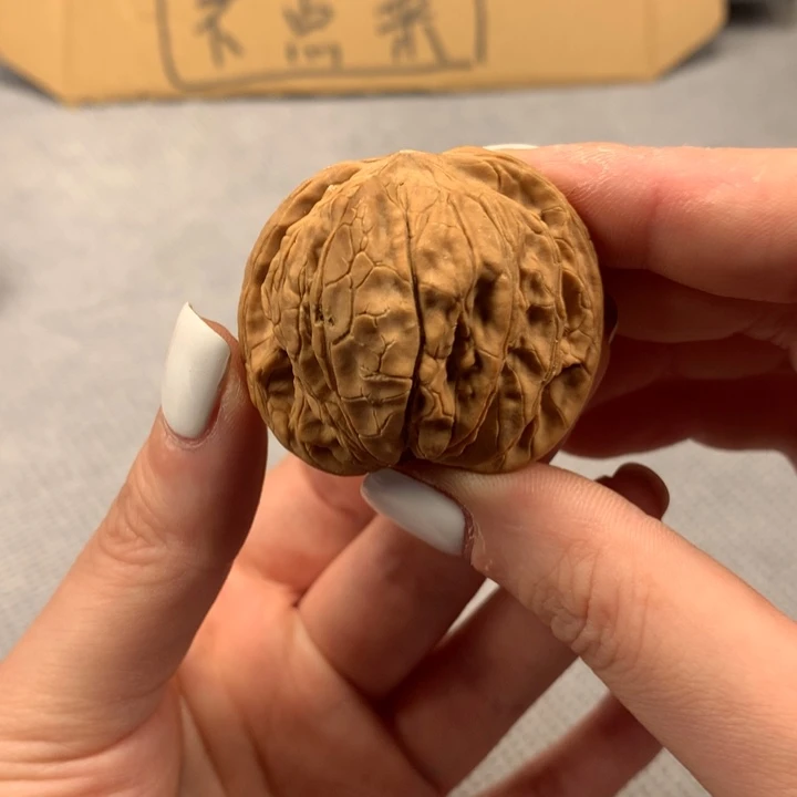 鸿***文玩核桃吊坠异形单只