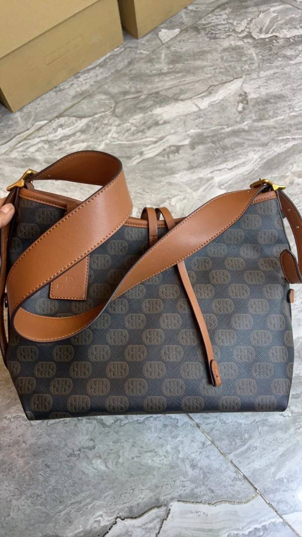 女士单肩斜挎包大包