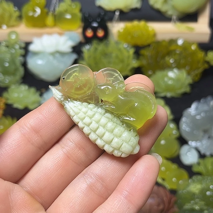 蛇纹石玉未镶嵌颈饰
