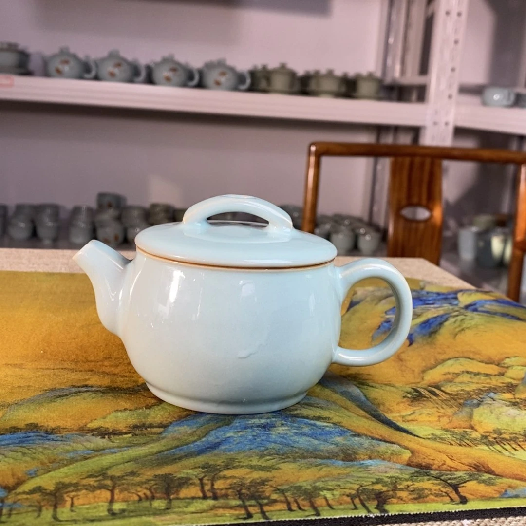 【闪购商品】天青汉瓦壶微微瑕，。。。。。。。