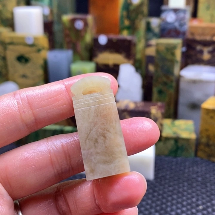 云南石李****）青田石印章石