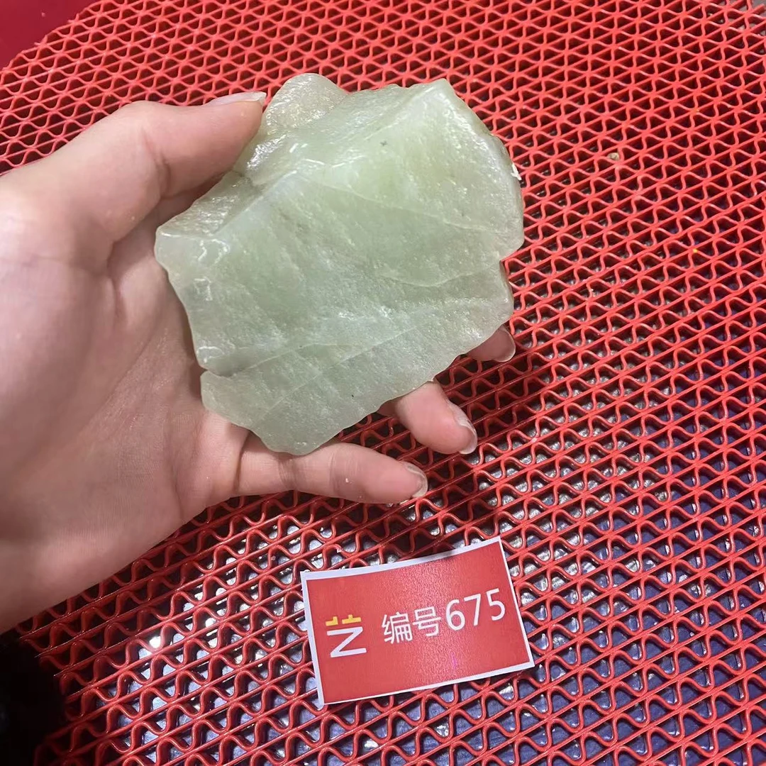 新疆玉料原石发一件编号675