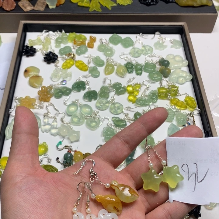 蛇纹石玉耳钉足银镀金镶嵌啦**鸭