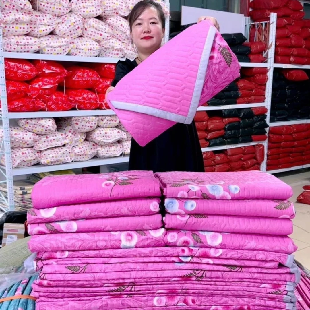 2025四季双人三层夹棉床盖新款四季通用双面AB版炕盖防滑铺盖两用