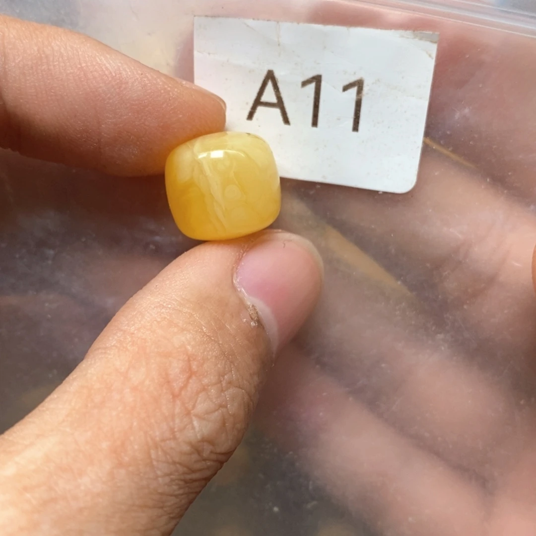 木***i蜜蜡未镶嵌裸石质检