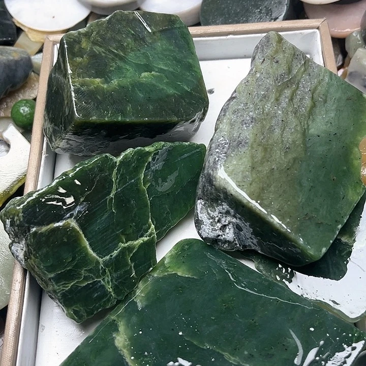 和田玉（糖玉）和田玉边角料9K金镶嵌不****终